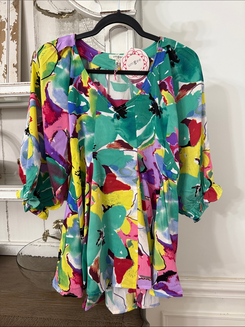 Small Umgee Multicolor Abstract Floral V-Neck Blouse